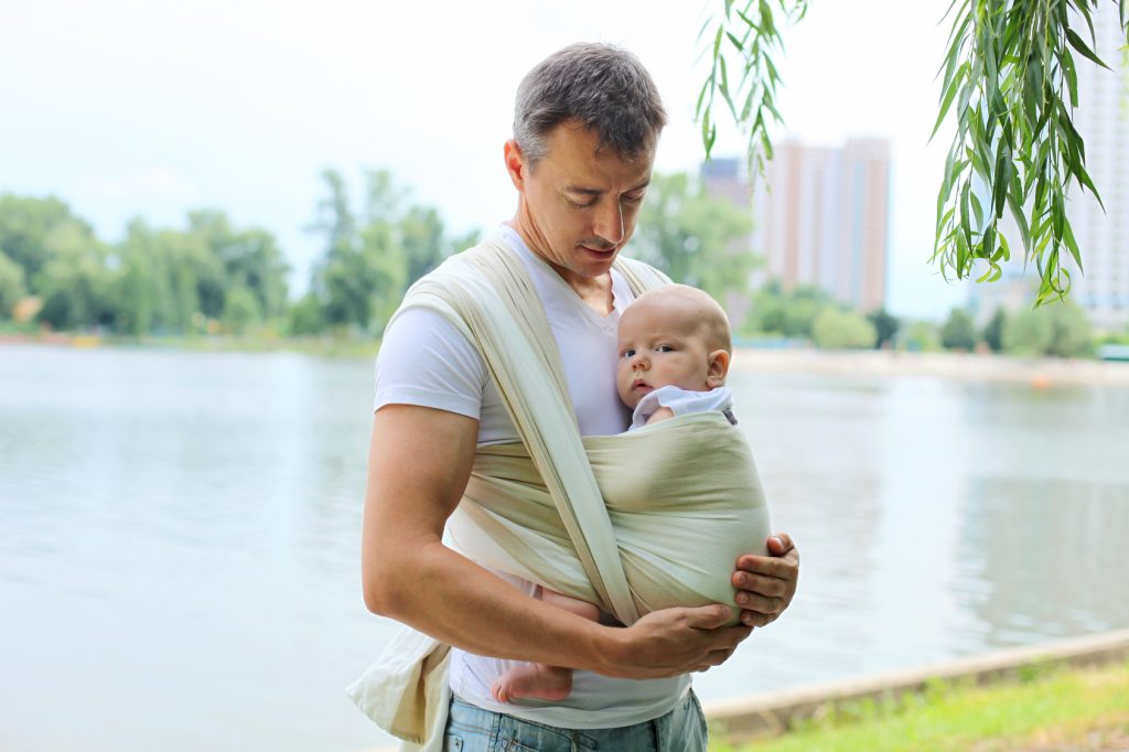 Porte-bébé physiologique ou classique