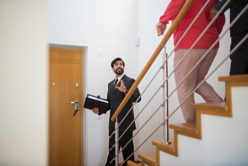 Agent immobilier contre particulier