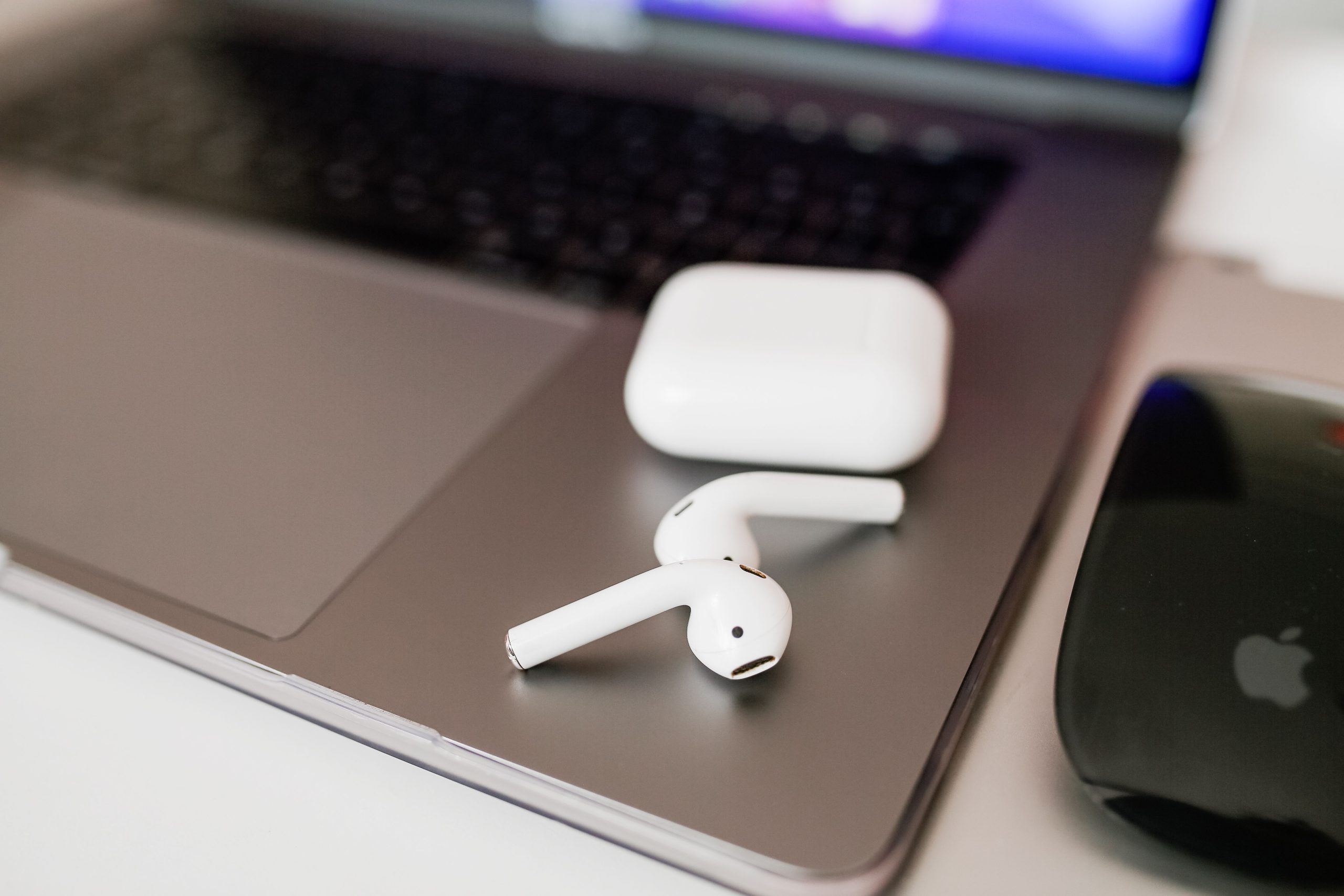 AirPods Pro ou Sony WF-1000XM5