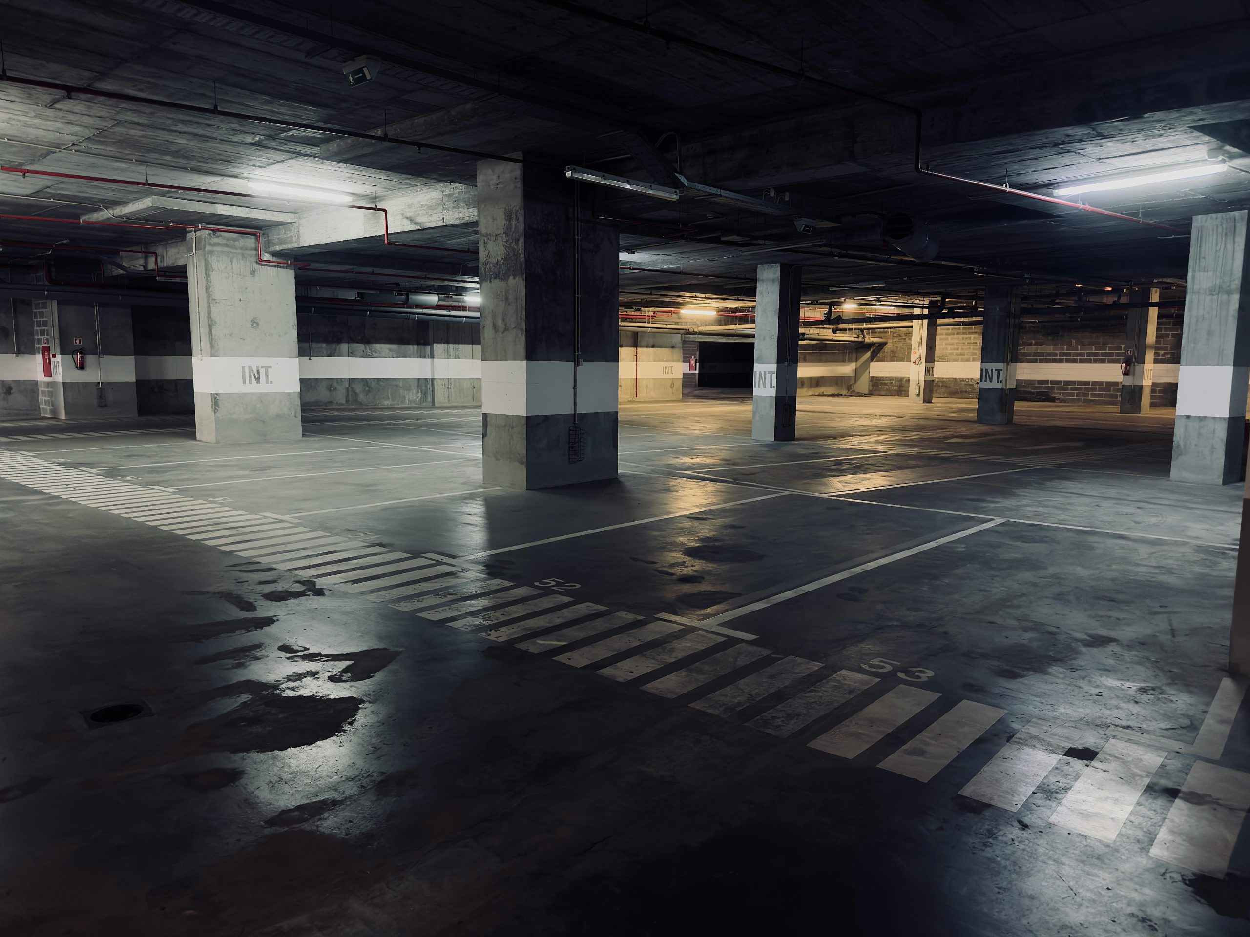 Cave en sous-sol ou box en rez-de-chaussée