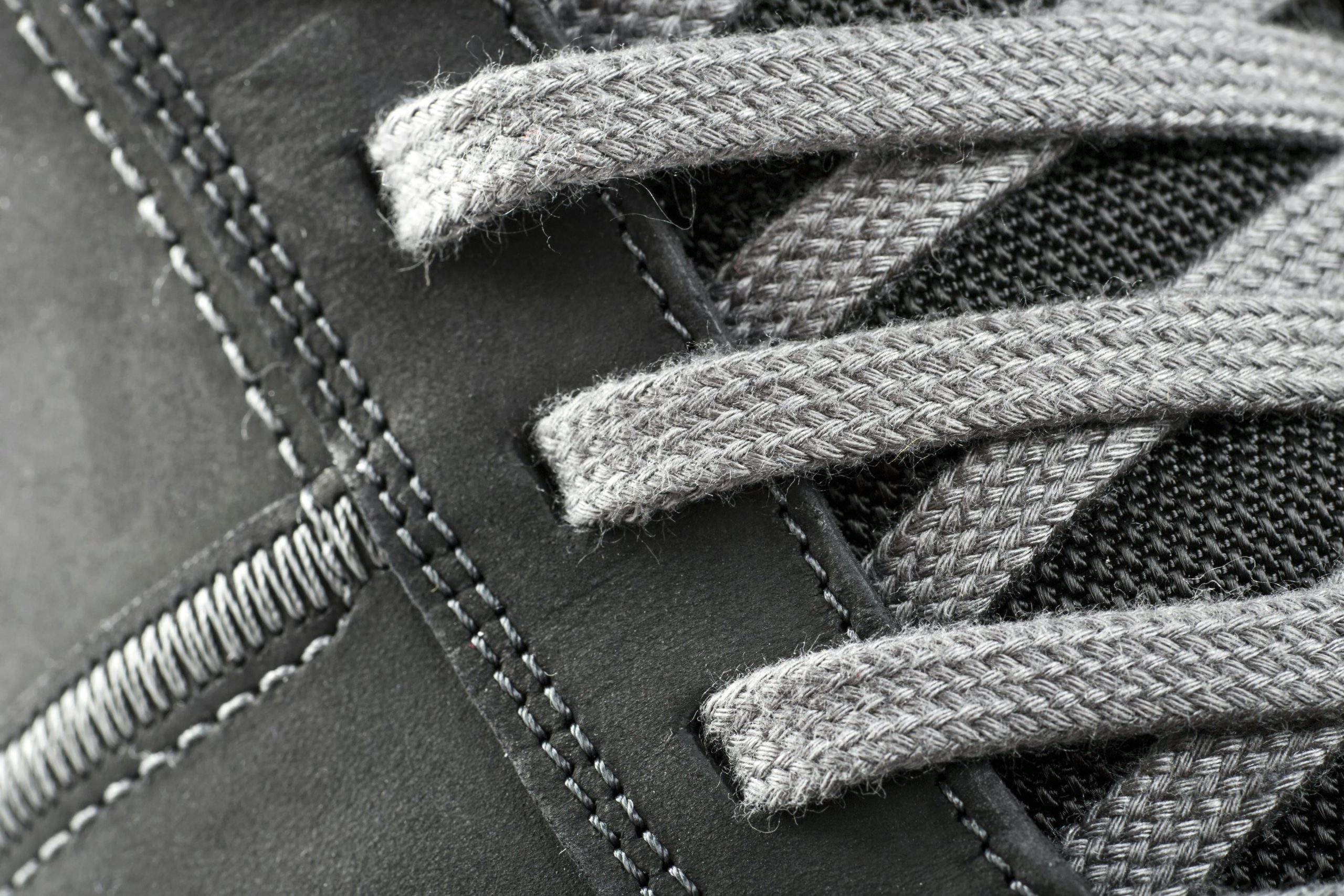 Comparatif chaussures en cuir et toile