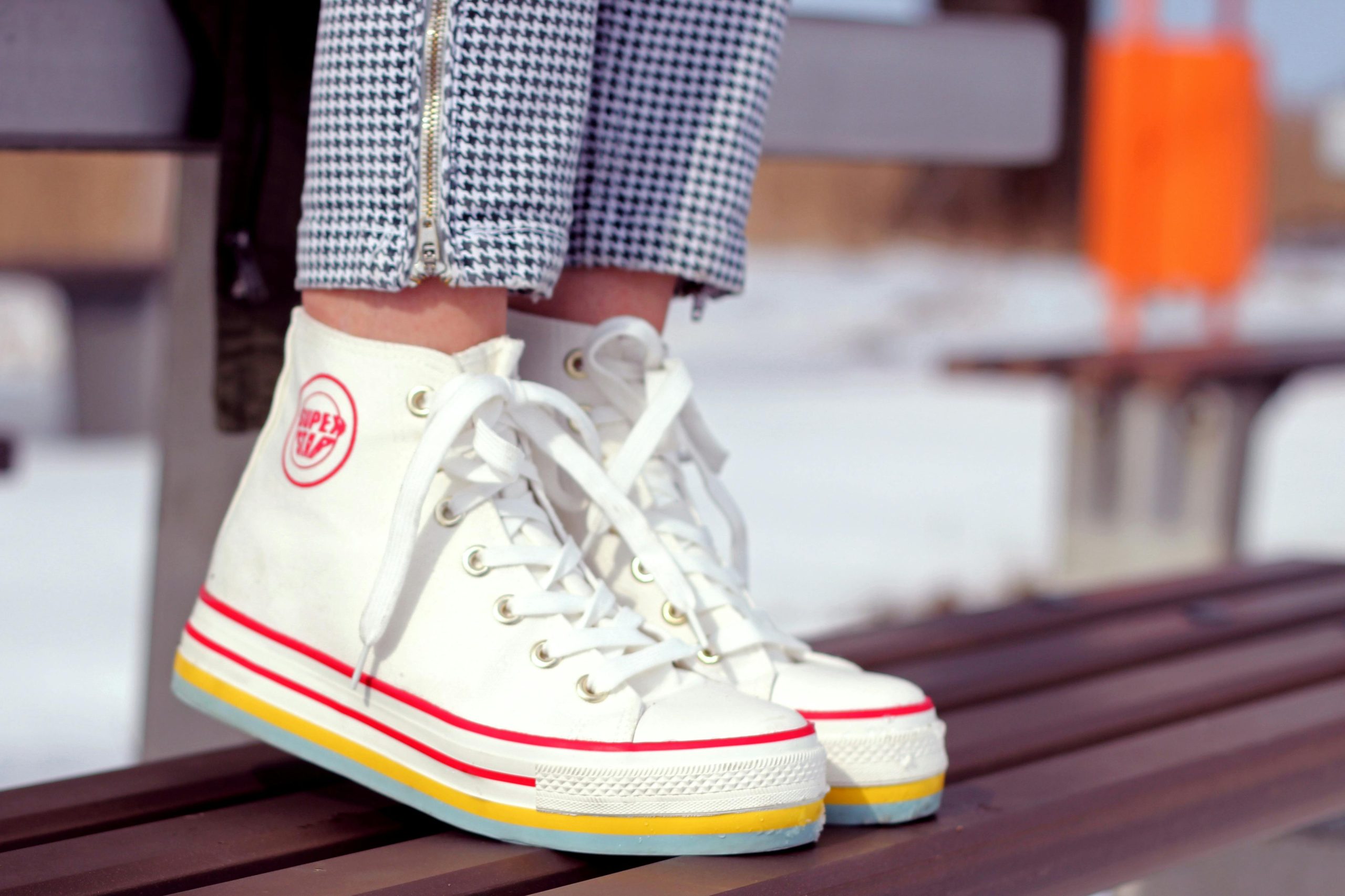 Comparatif sneakers basses et montantes