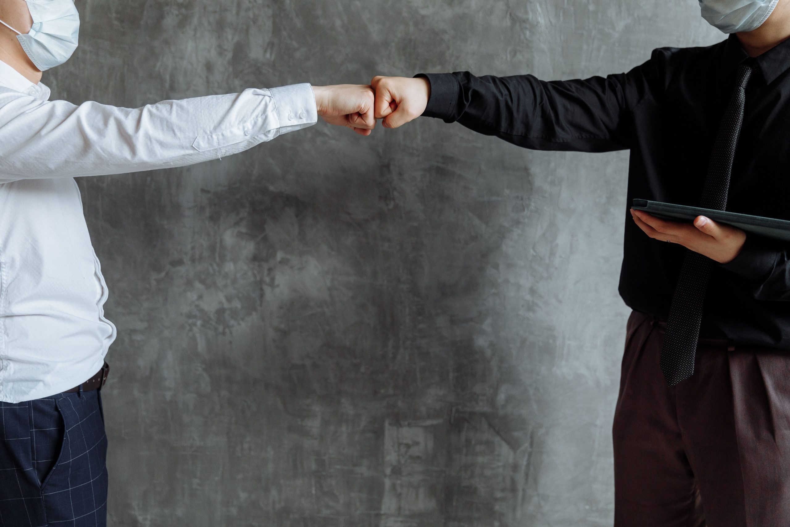 Confiance contre méfiance