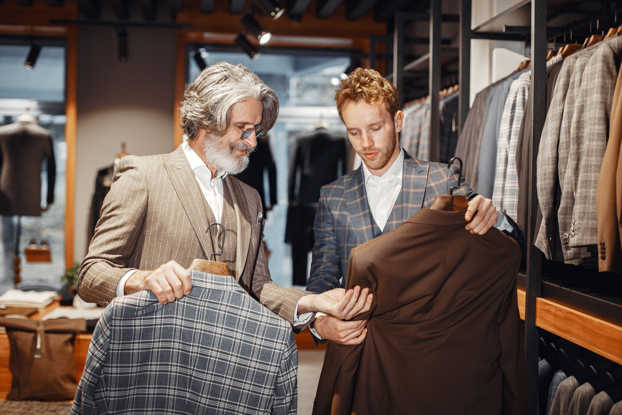 Costume sur mesure ou costume de prêt-à-porter