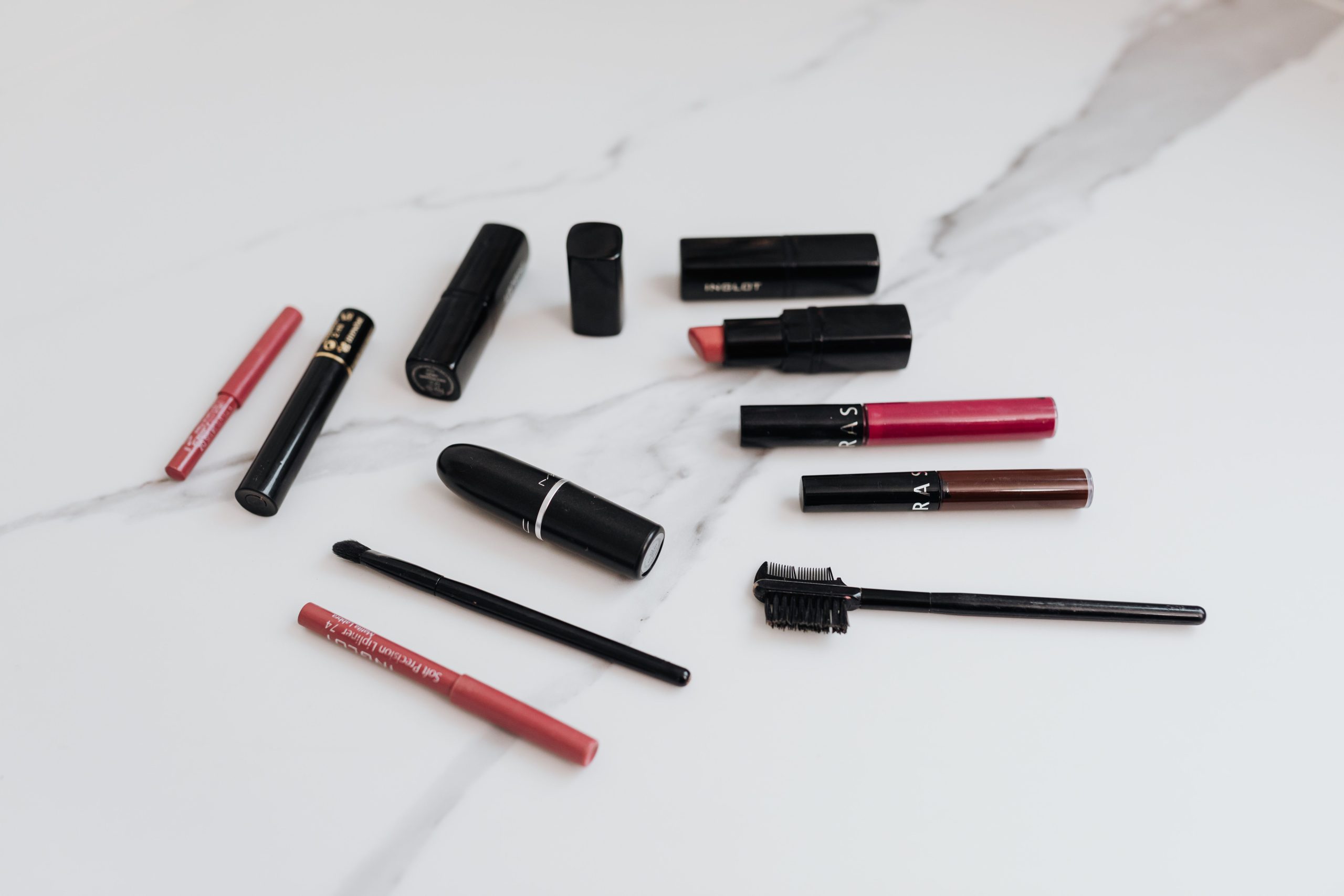 Crayon eyeliner ou eyeliner liquide
