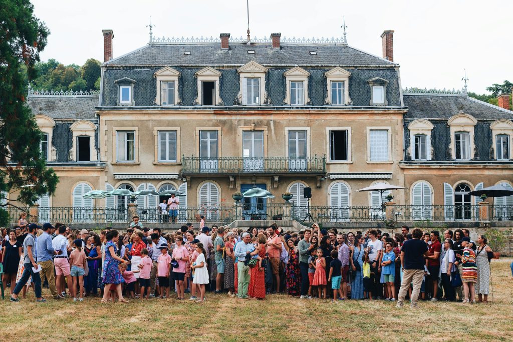 Famille en ville face à famille à la campagne