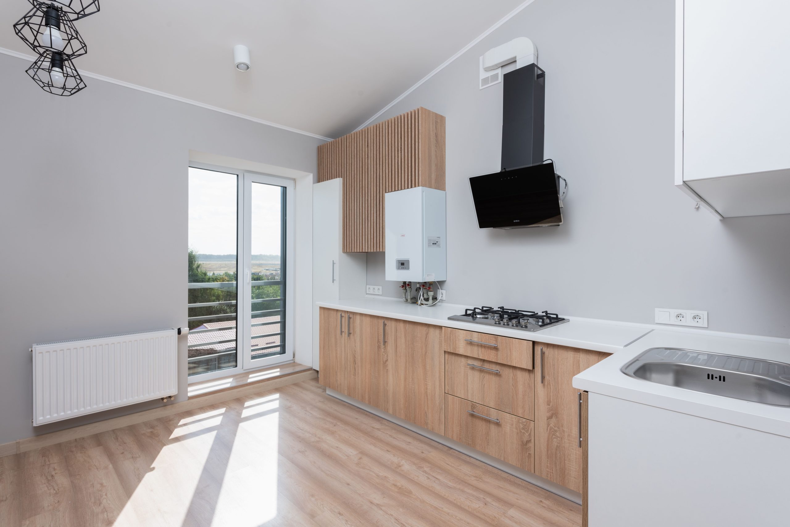 Hotte décorative contre hotte encastrable