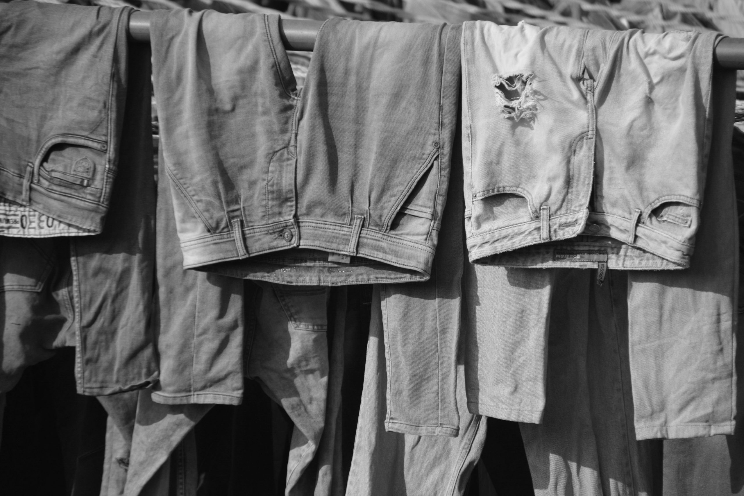 Jean brut contre délavé