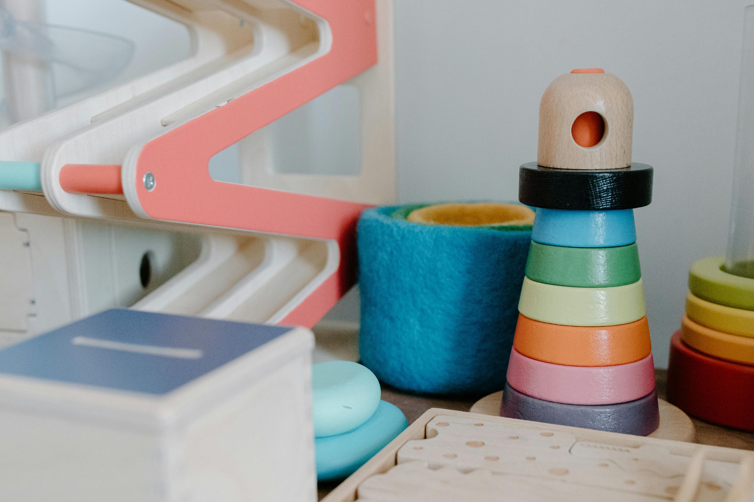 Jouets Montessori ou jouets éducatifs classiques