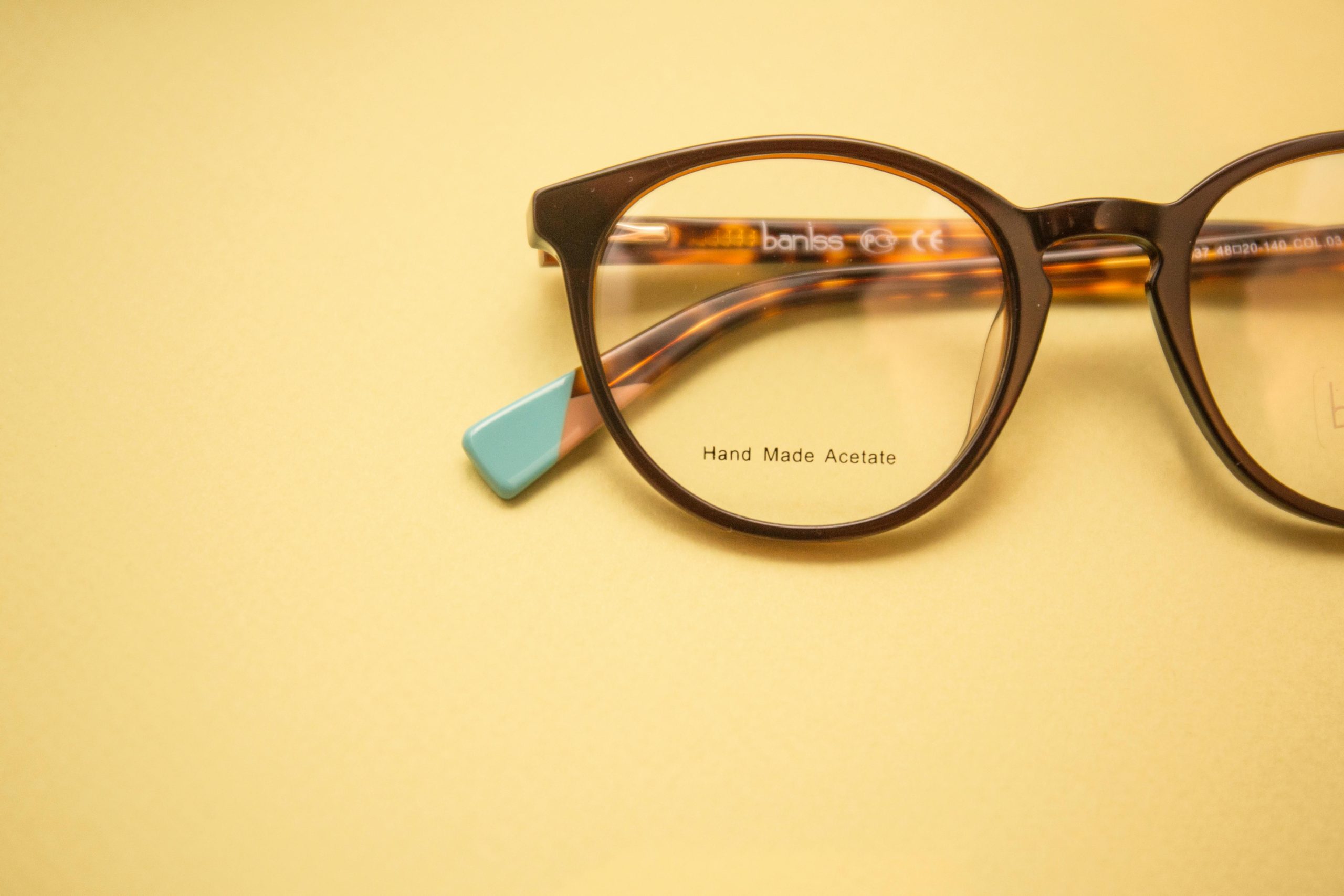 Lunettes métal vs acétate