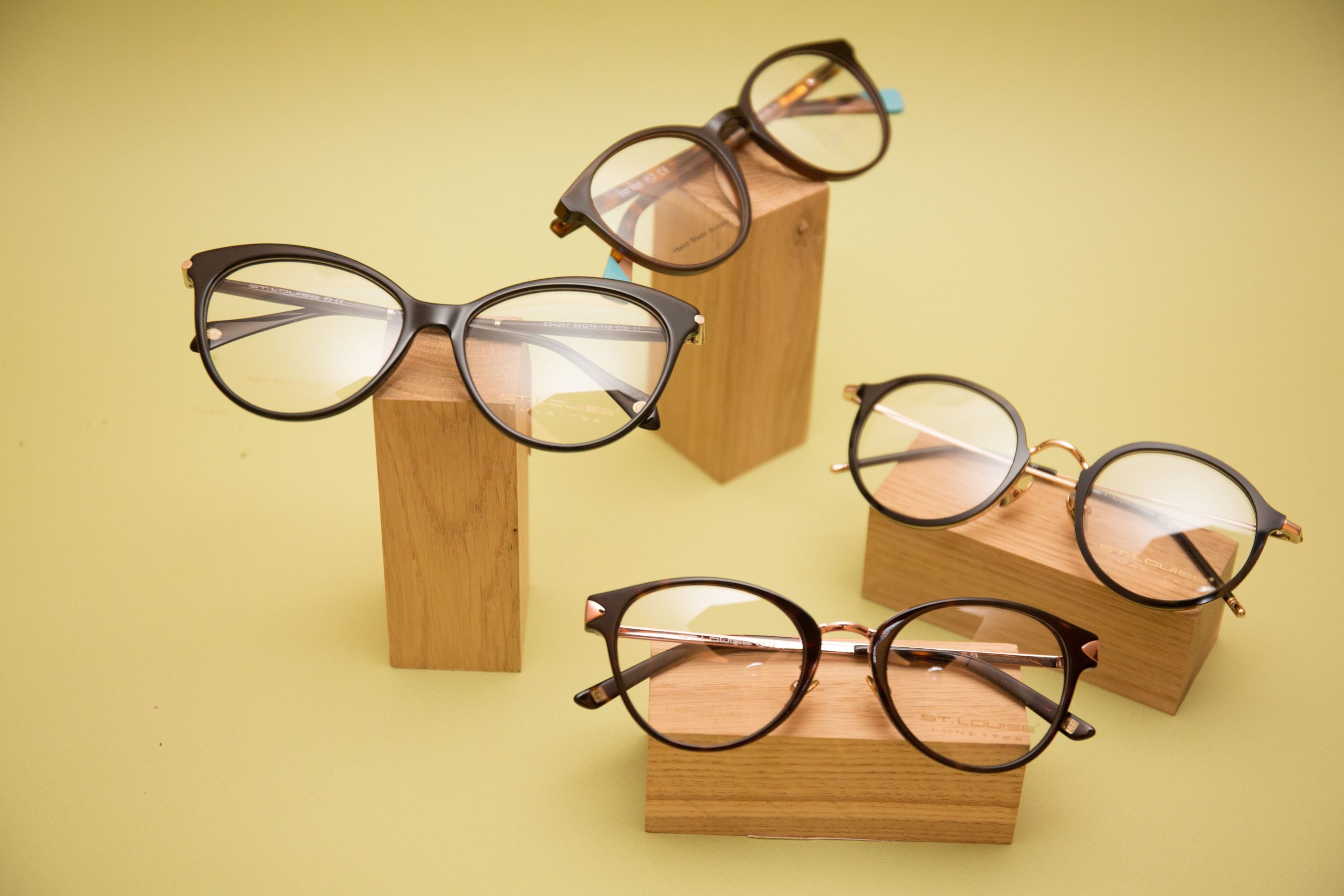 Lunettes rondes face à lunettes carrées