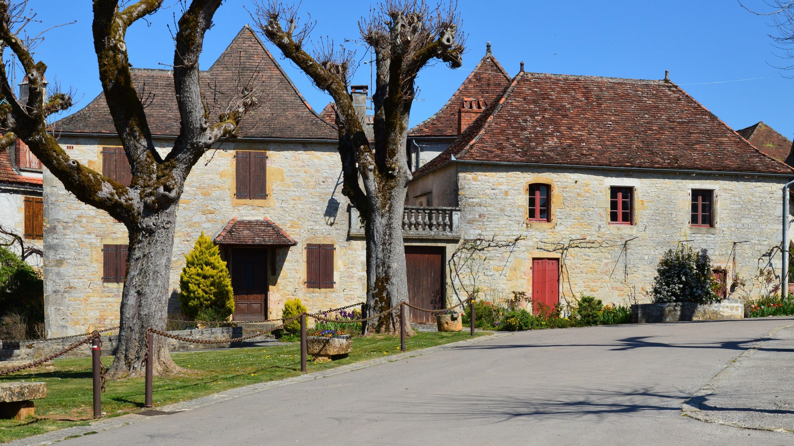 Maison en ville face Ă maison Ă la campagne
