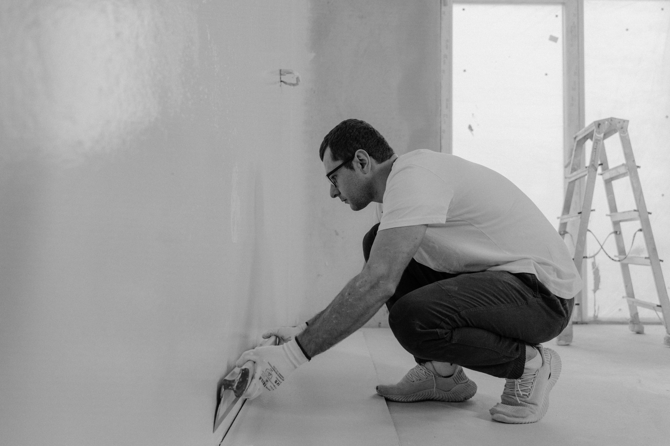Rénover soi-même ou faire appel à un artisan