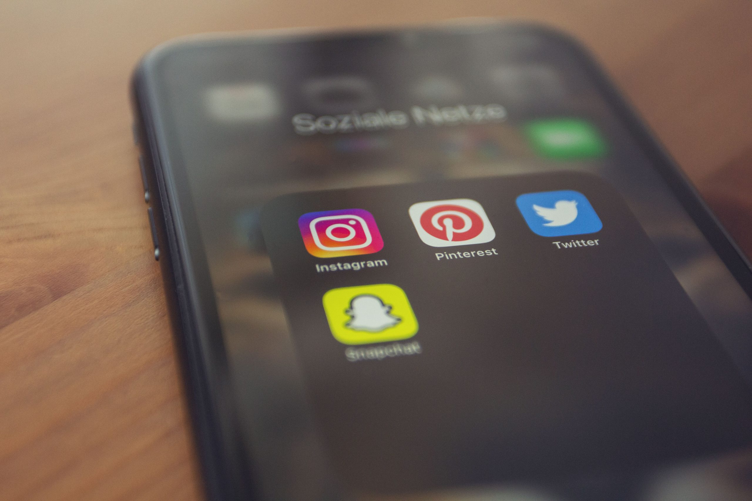 Réseaux sociaux ou email