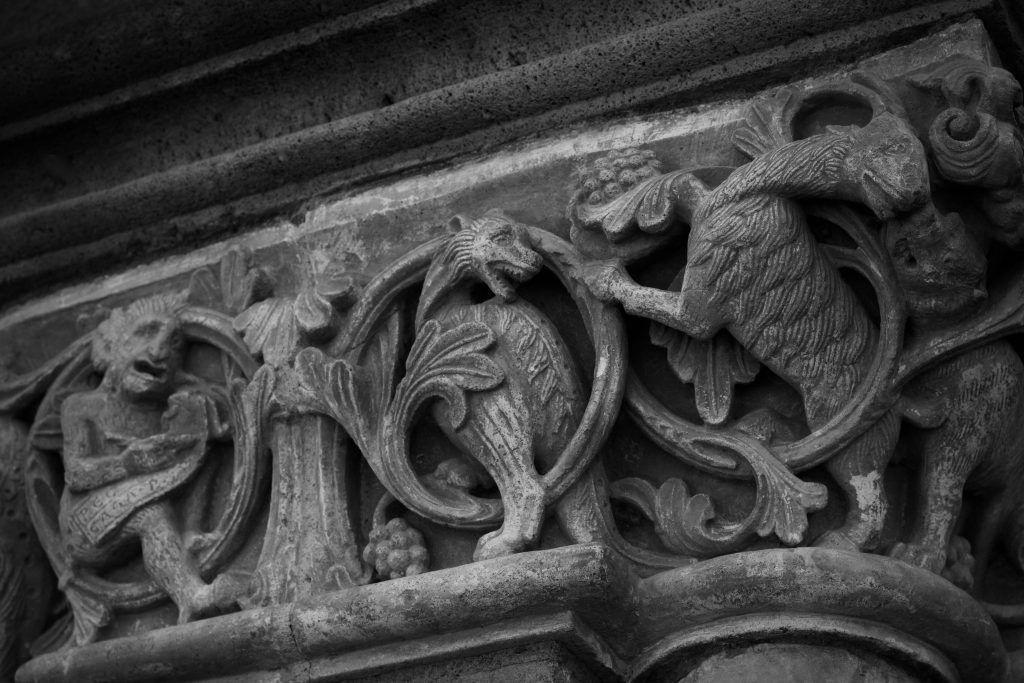 Sculpture sur bois ou sculpture sur pierre