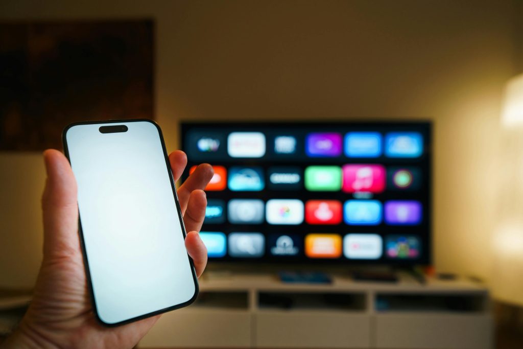 Télévision connectée face à box Android TV