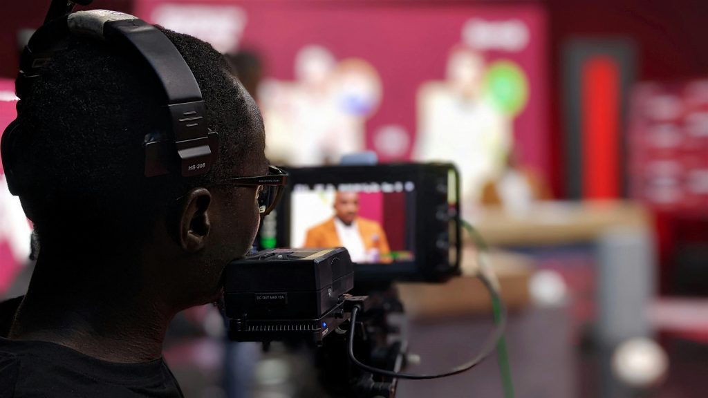 Télévision en direct face à replay