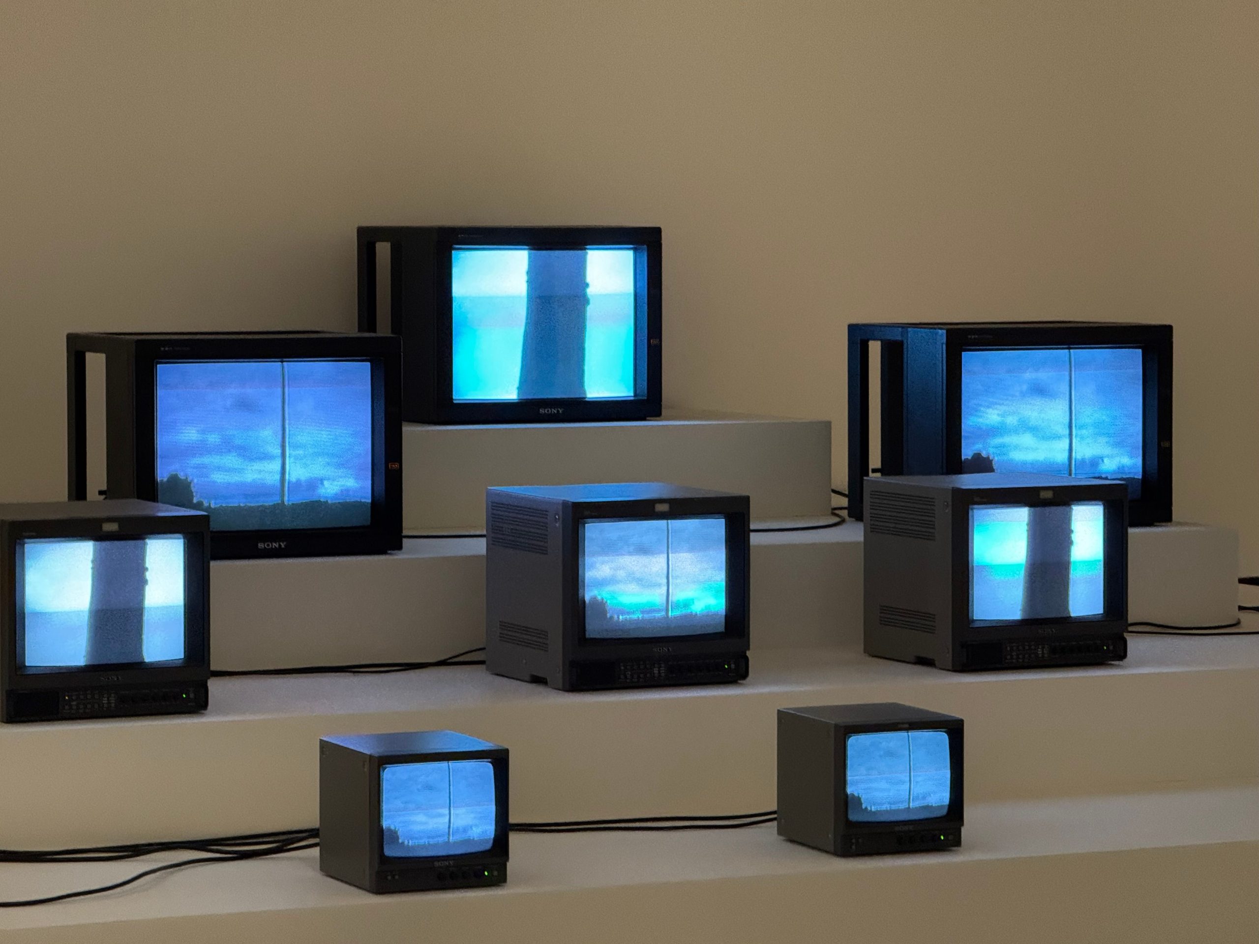 Télévision et vidéoprojecteur