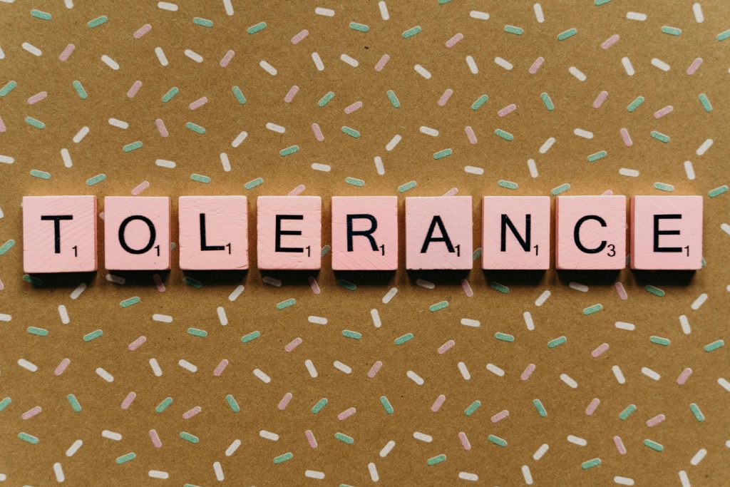 Tolérance ou exigence